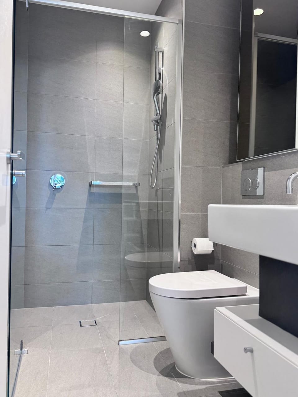 Luxury 2BR 2BA Near Ritz-Carlton Walk to Southern Cross & SkyBus Apartment in Melbourne