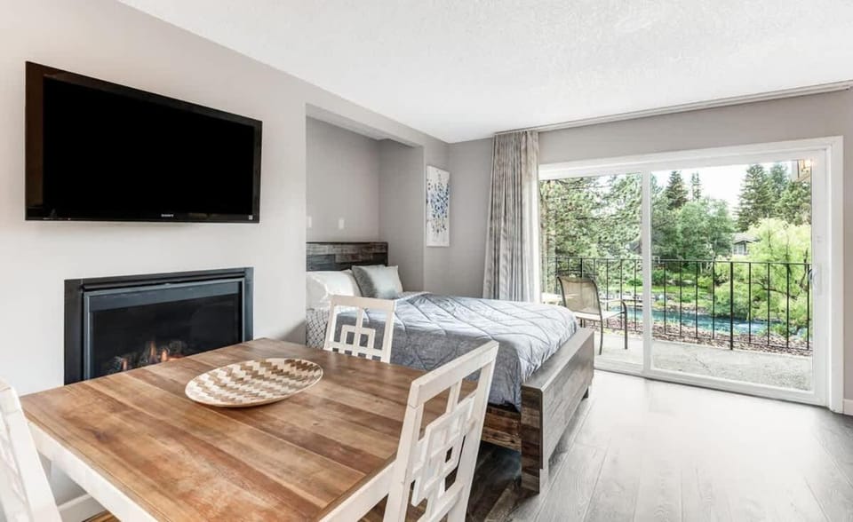 Pet friendly studio on the Deschutes with balcony House in Bend