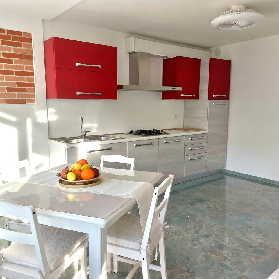 Kitchen or kitchenette, Communal kitchen, dishwasher