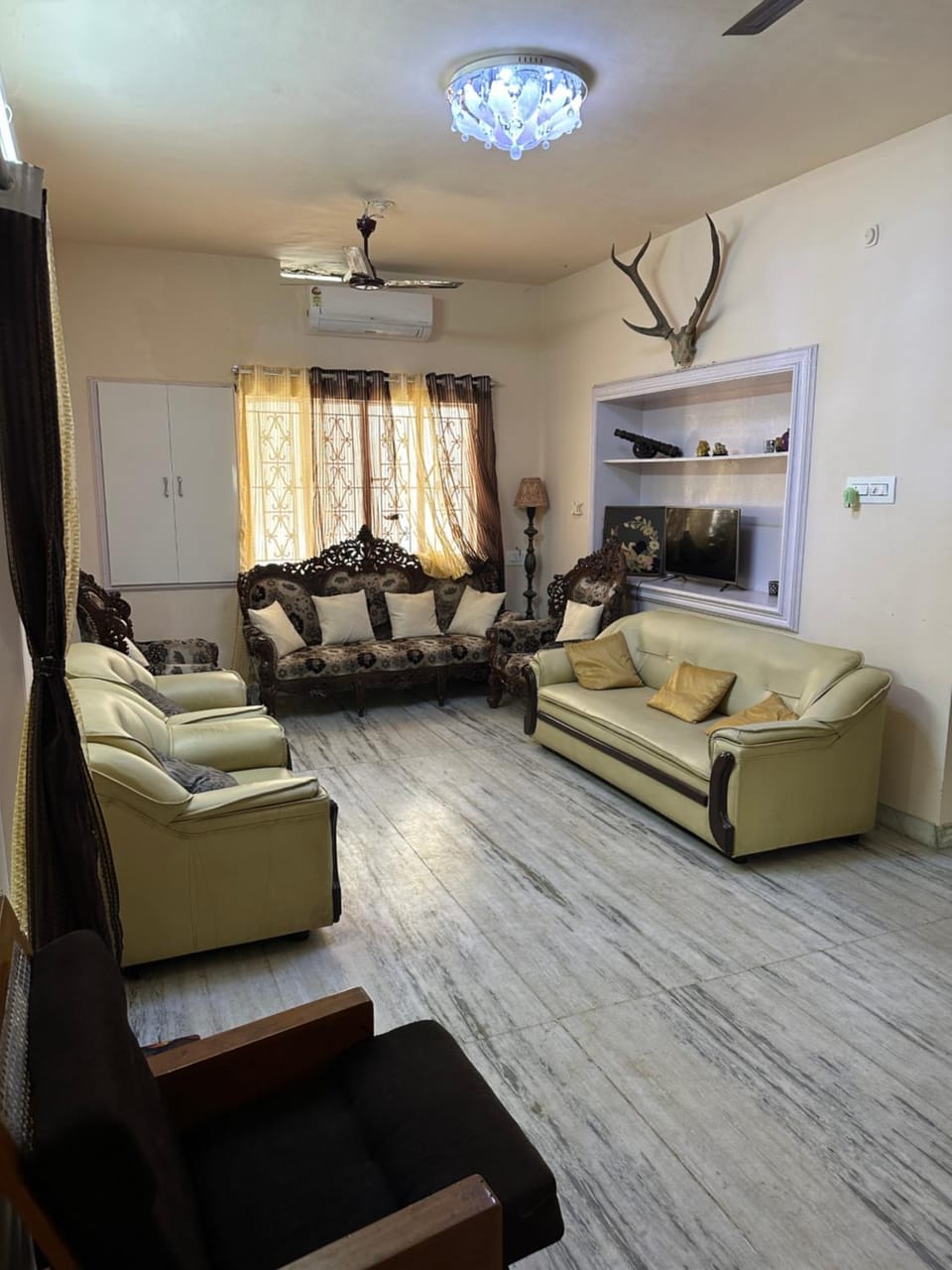 Living room, air conditioner