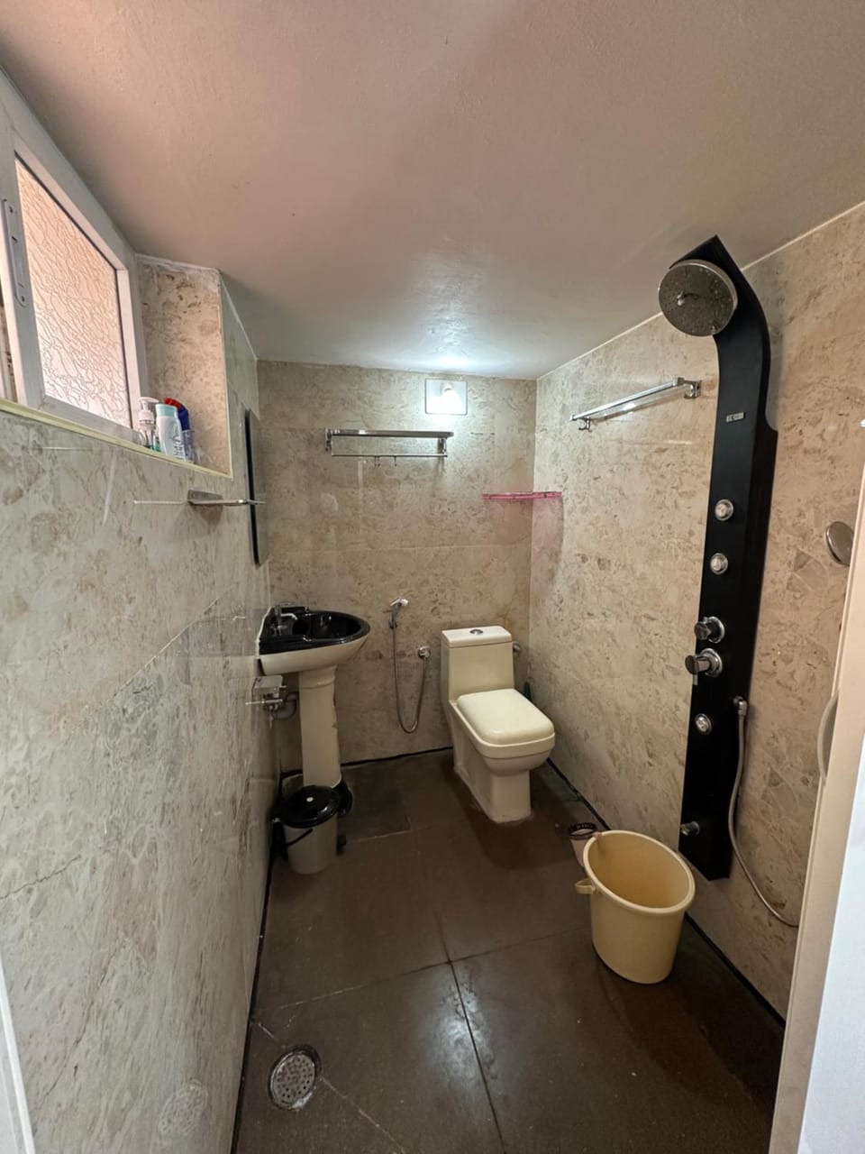 Shower, Toilet