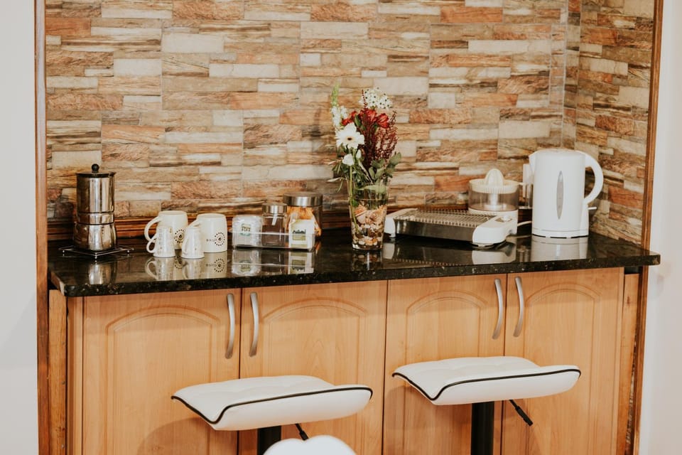 Coffee/tea facilities, toaster