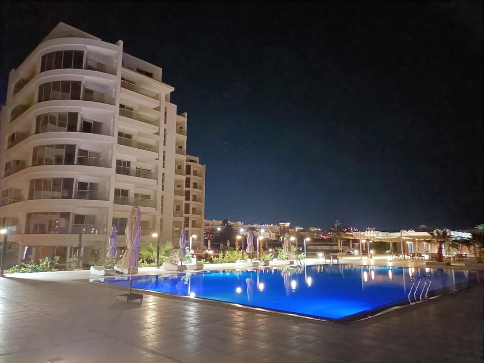 Property building, Night, Pool view, Swimming pool, sunbed