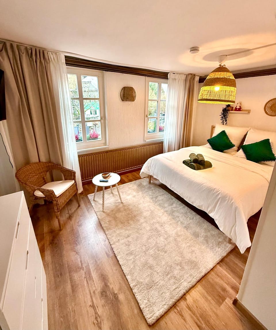 Historisches Fachwerk Haus am Fluss Bed and Breakfast in Monschau