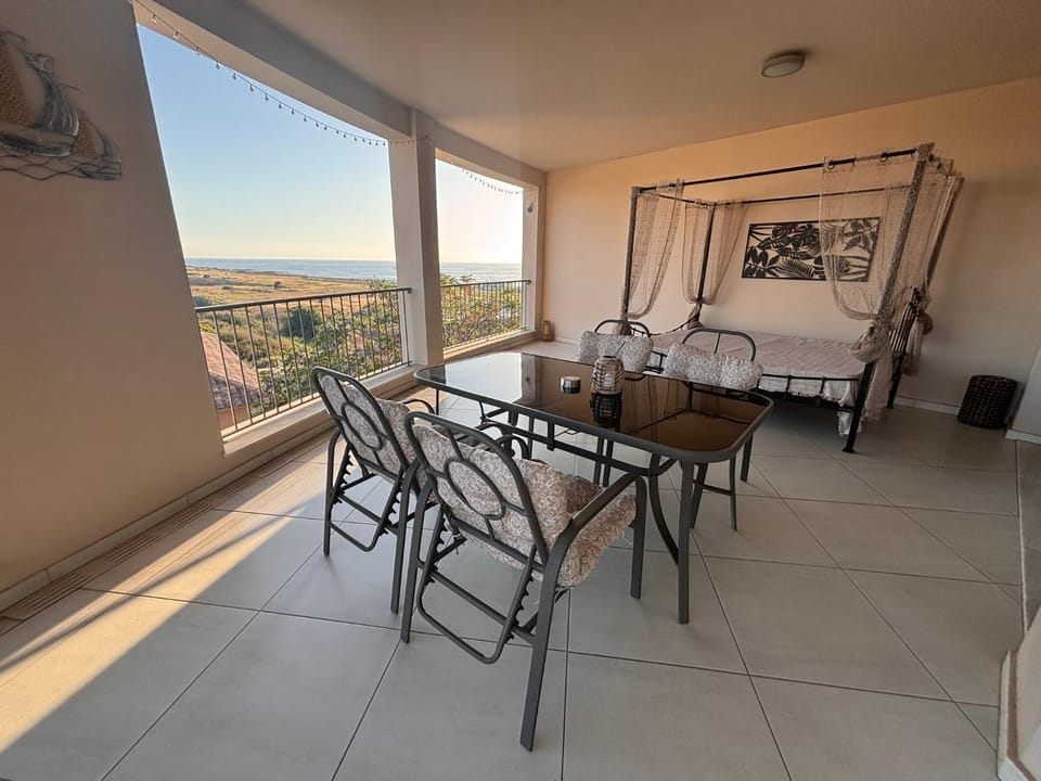 Patio, Bed, Natural landscape, View (from property/room), Balcony/Terrace, Dining area, Sea view