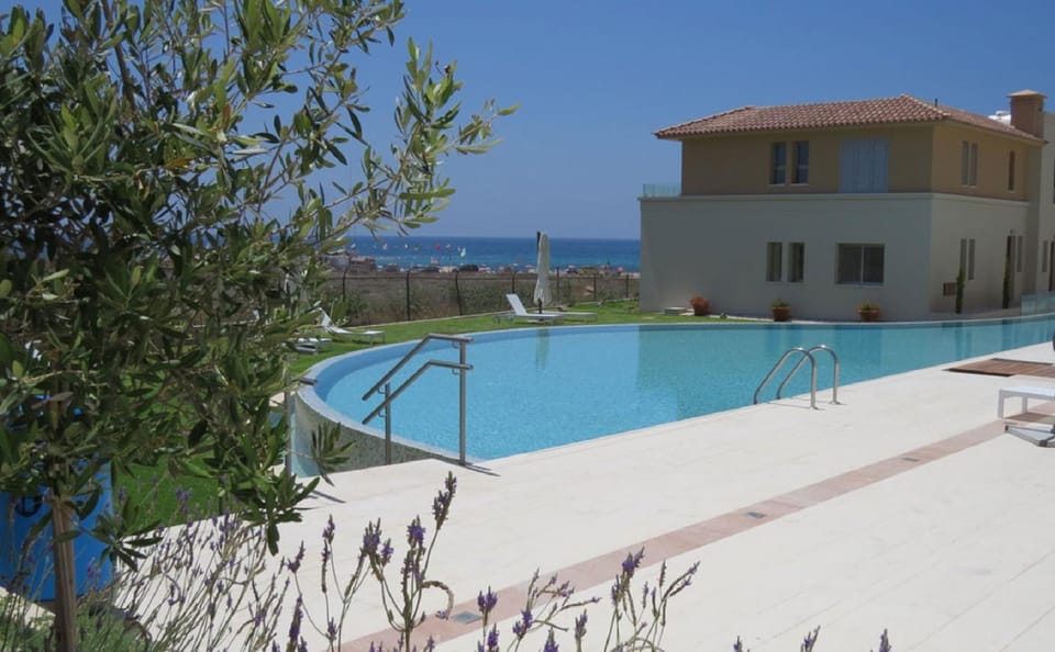 Swimming pool, Open Air Bath, sunbed