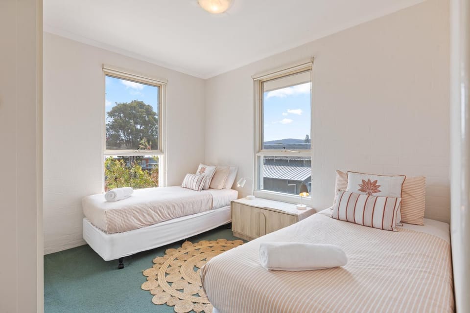 Merimbula Beach Holiday Units - Upstairs Fishpen Apartment in Merimbula