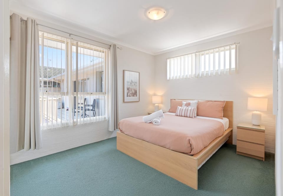Merimbula Beach Holiday Units - Upstairs Fishpen Apartment in Merimbula