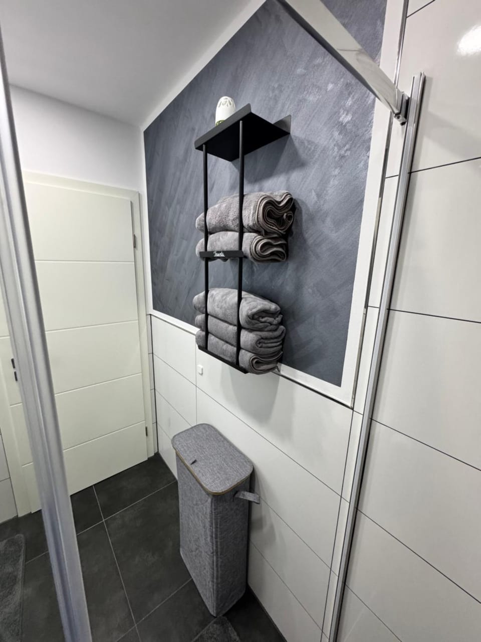 Bathroom, towels