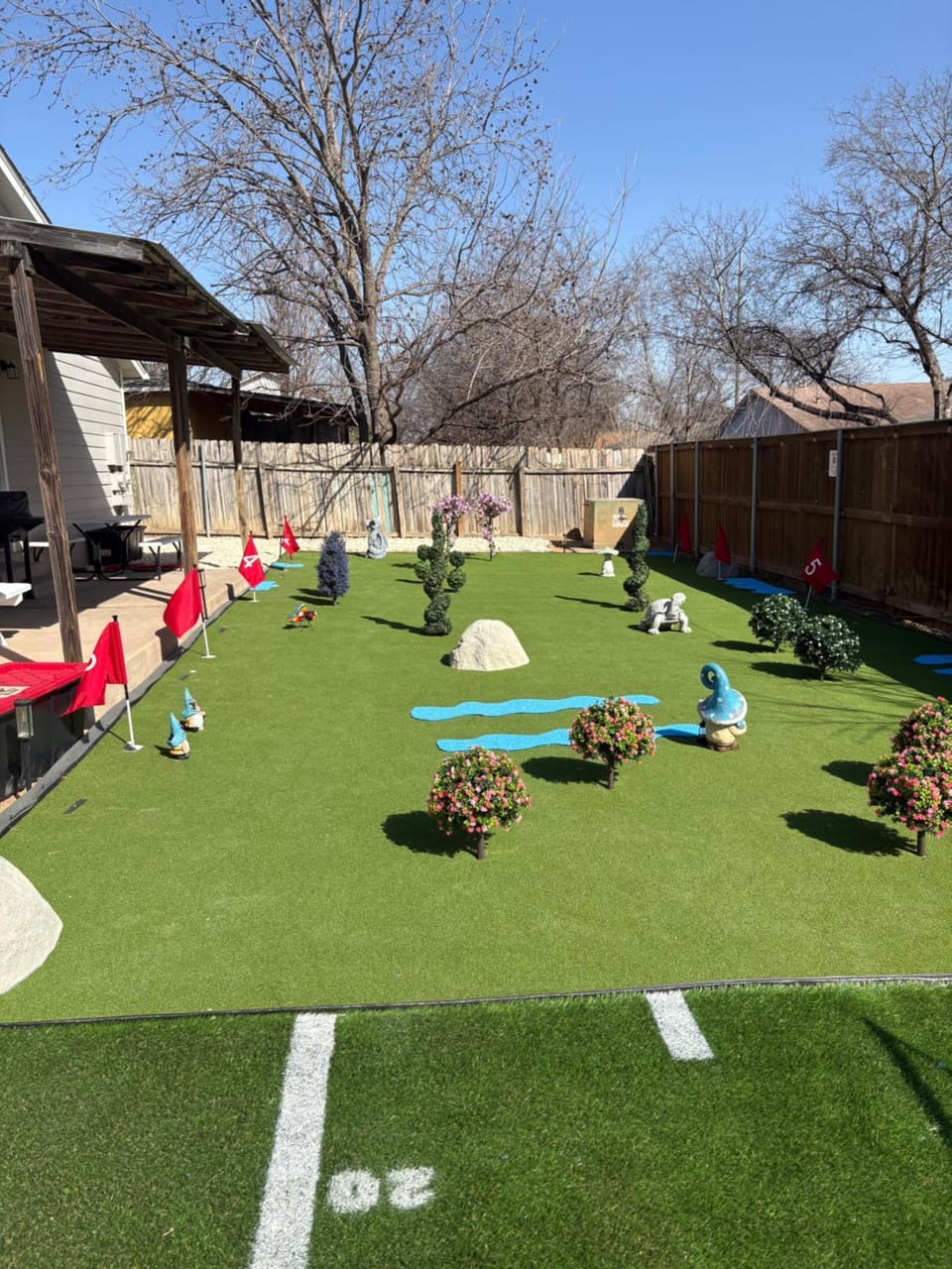 9 Hole Mini Golf, Sports, Bocce and 12 mins to Downtown Apartment in Austin