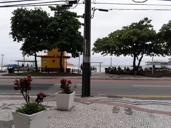 Sea view, Street view