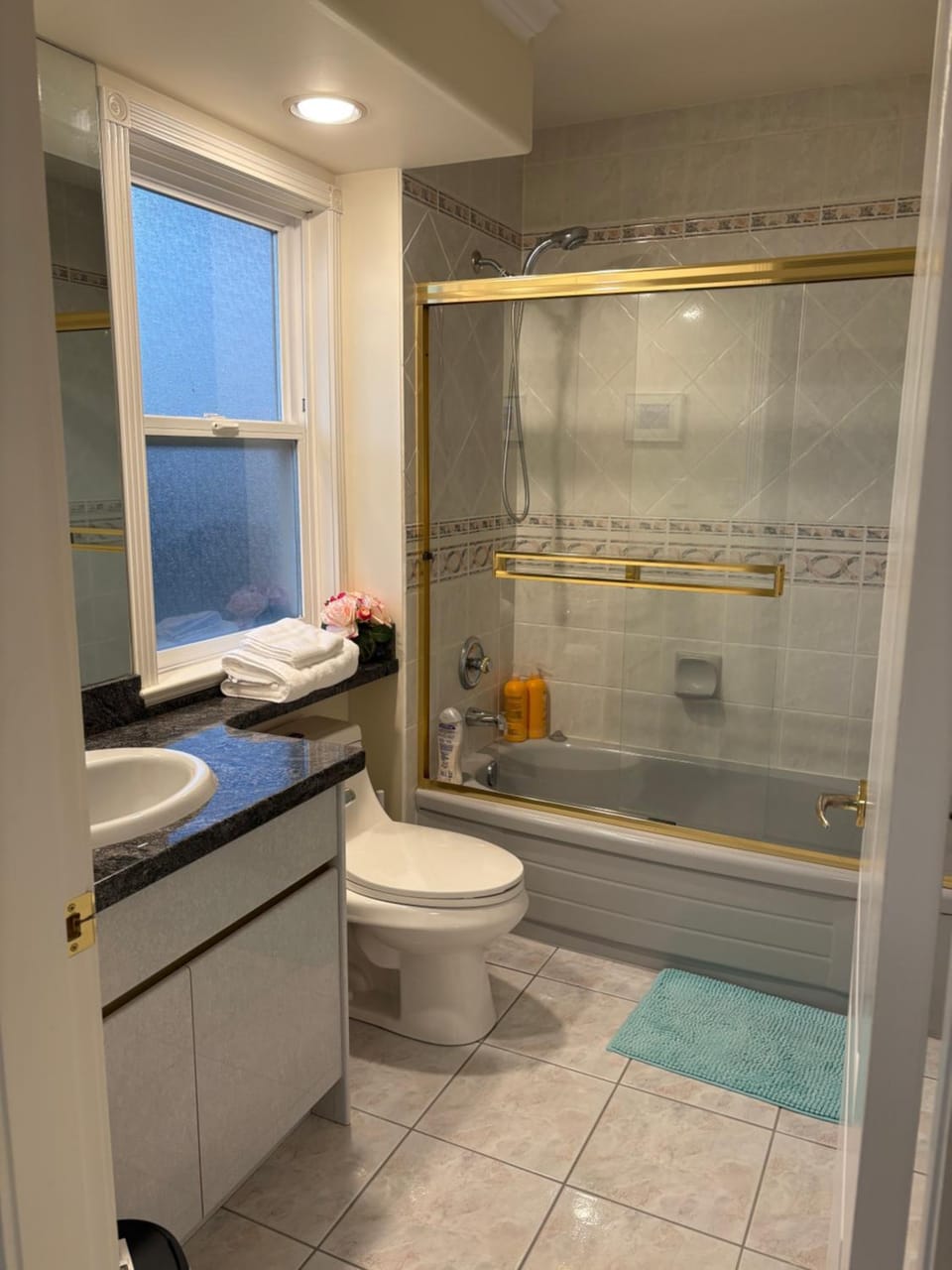 Cozy home near YVR with parking Vacation rental in Richmond