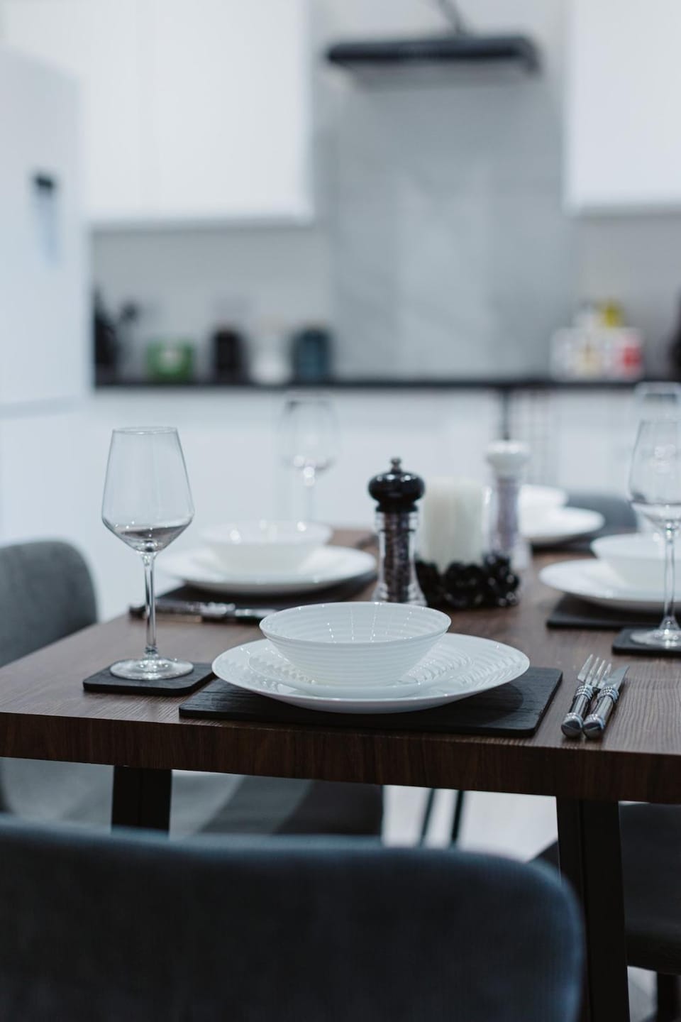 Modern 4 Bedroom House Sleeps 10, 13 Minutes from Liverpool City Centre, Free Parking & Wi-Fi, Weekly & Monthly Stays, Great Rates Available & Peachy Stays House in Liverpool