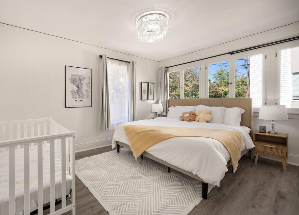 Walk to UW and Light Rail 3BR Home with Parking House in University District