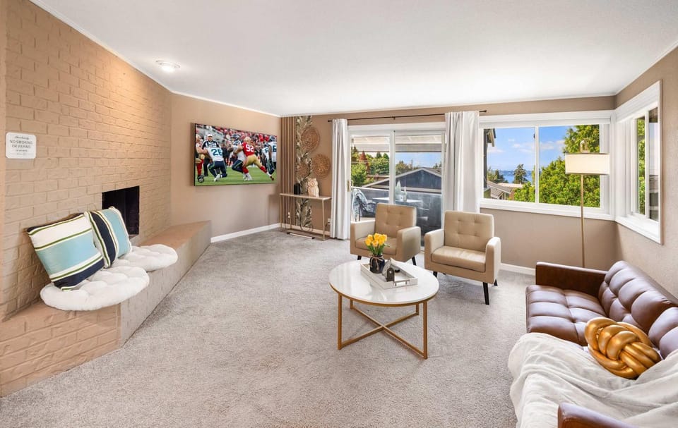 Modern 2BR2BA Kirkland Home Walk to Beach Park Apartment in Kirkland