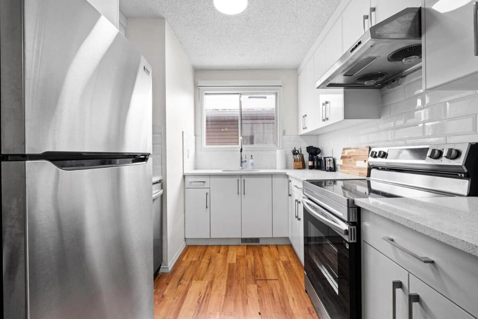 Kitchen or kitchenette, dishwasher, minibar, oven, pet friendly, stove, toaster