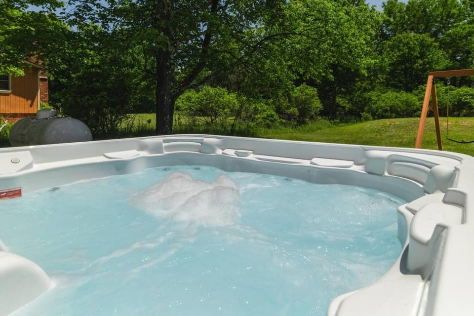 Trail House with Hot Tub, Sauna, Wellness Room & EV House in Tunkhannock Township