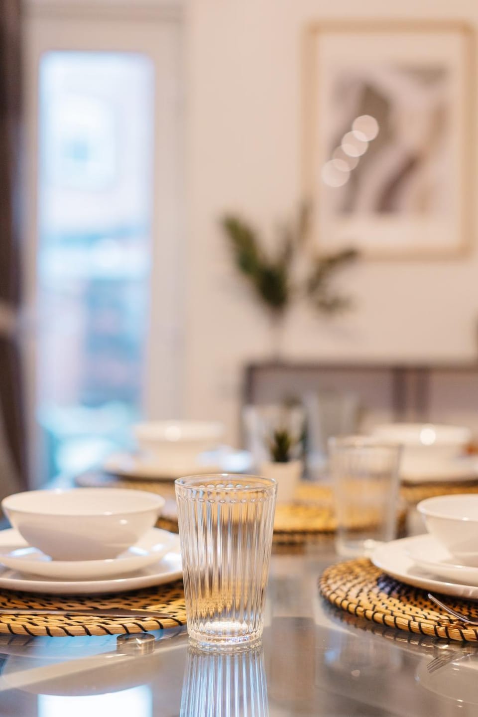 Modern 3 Bedroom House In Salford, Sleeps 7, 16 Minutes from Manchester City Centre, Free Parking And Wi-Fi, Weekly And Monthly Stays, Great Rates Available At Peachy Stays House in Salford