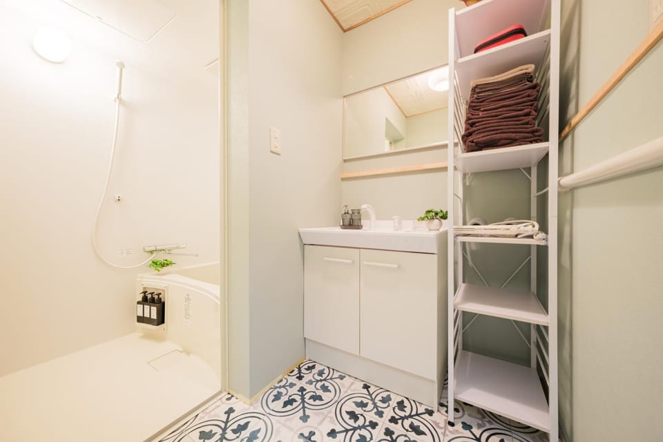 Shower, Bathroom, towels
