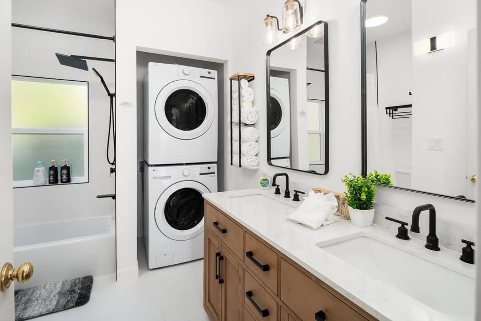 Modern Queen Anne Home with Stunning Water Views House in Queen Anne