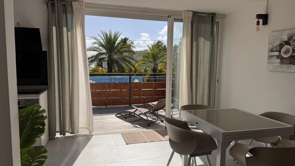 Patio, Day, Natural landscape, View (from property/room), Balcony/Terrace, Living room, Seating area, Dining area, sunbed