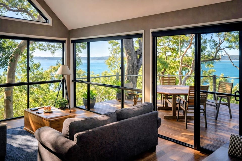 Private Luxury Island Retreat with Panoramic Bay Views Chalet in MacLeay Island