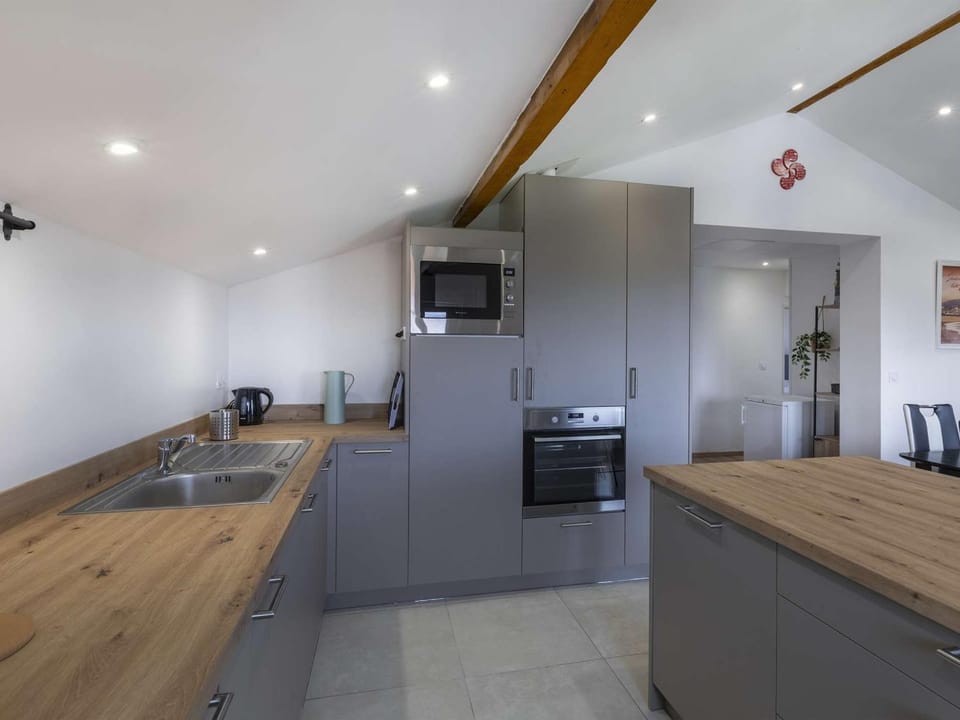 Grand appartement refait à neuf près de la plage avec wifi et parking - FR-1-4-710 Apartment in Saint-Jean-de-Luz