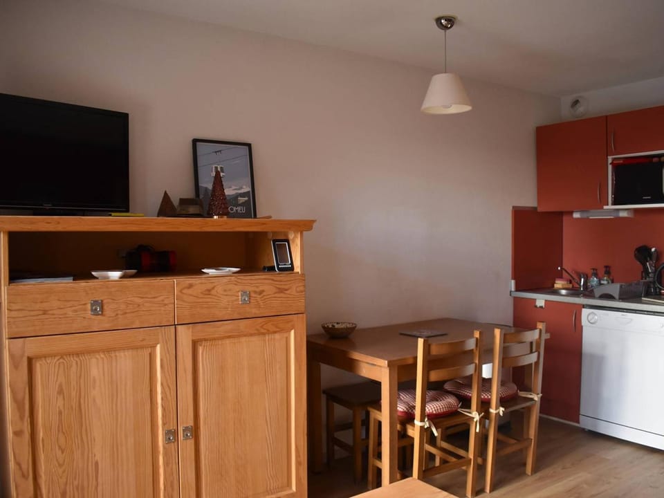 Studio cabine Sud avec parking à Font-Romeu - FR-1-580-140 Cabin in Bolquère