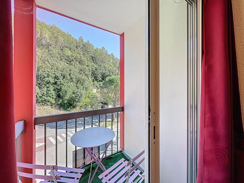 Studio Lamalou-les-Bains proche centre-ville avec Wifi - FR-1-451-223 Apartment in Occitanie