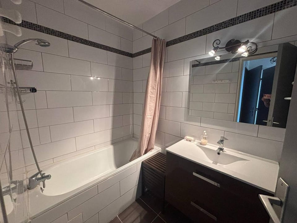 Appartement confortable avec terrasse au rez-de-chaussée - FR-1-593-142 Apartment in Catalonia