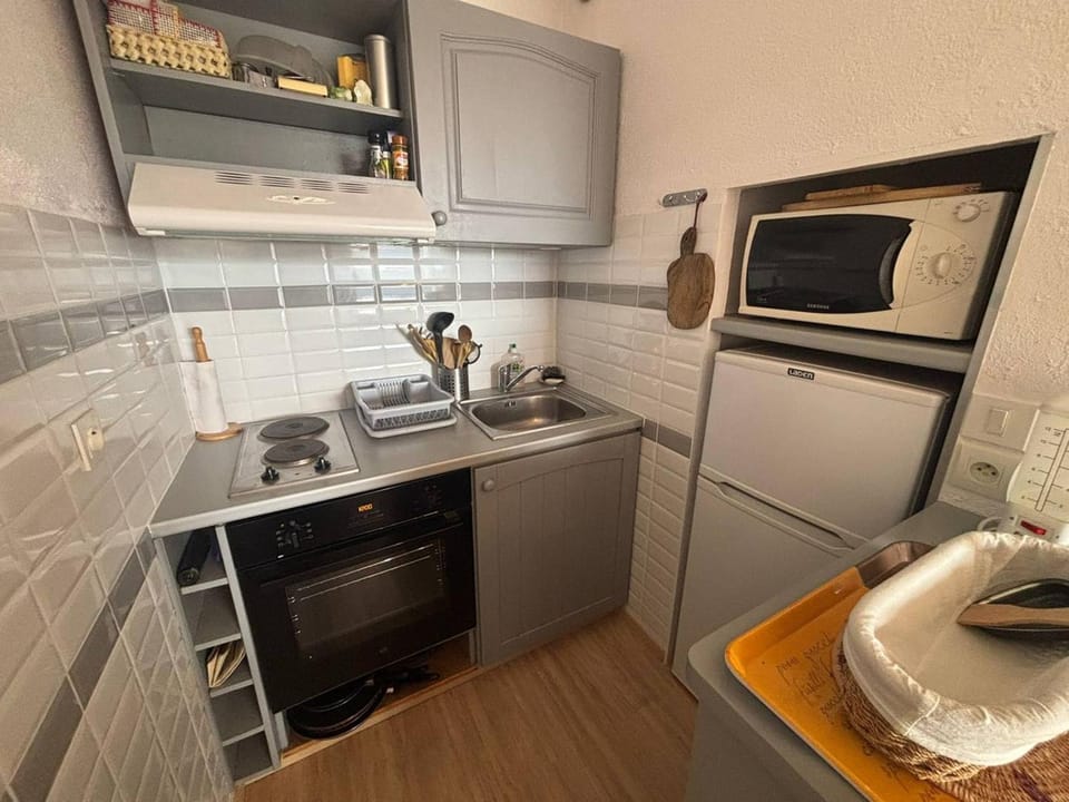 Appartement confortable avec terrasse au rez-de-chaussée - FR-1-593-142 Apartment in Catalonia