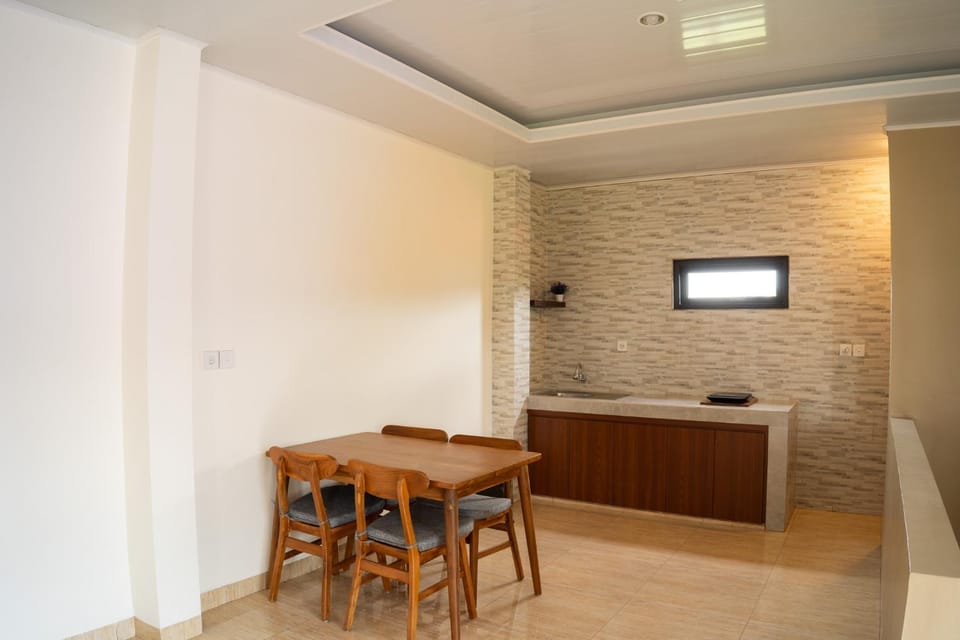 Kitchen or kitchenette, Living room, Seating area, Dining area, hair dresser