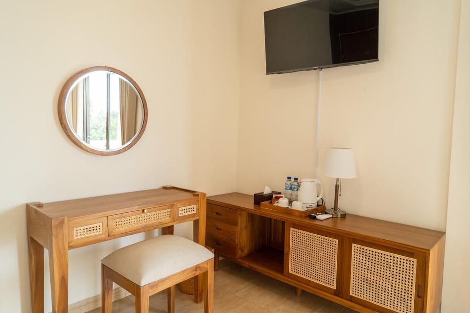 Bed, TV and multimedia, Kitchen or kitchenette, Living room, Photo of the whole room, Seating area, Dining area, Bedroom, hair dresser, minibar