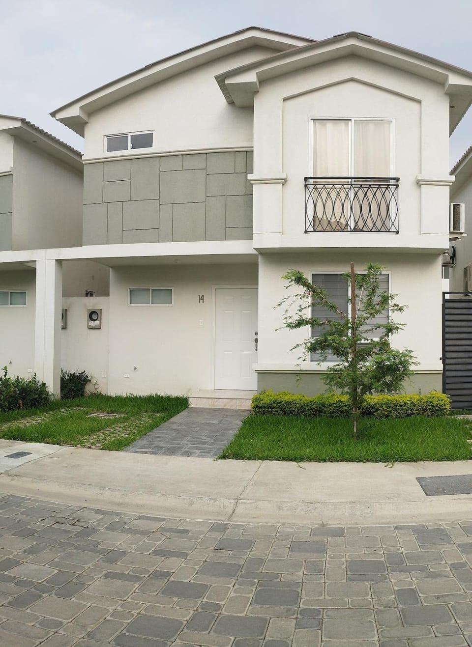 Casa con 3 Habitaciones en Zona Residencial House in Guayaquil