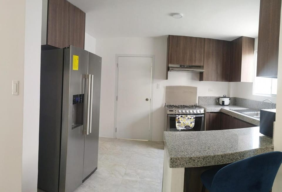 Casa con 3 Habitaciones en Zona Residencial House in Guayaquil