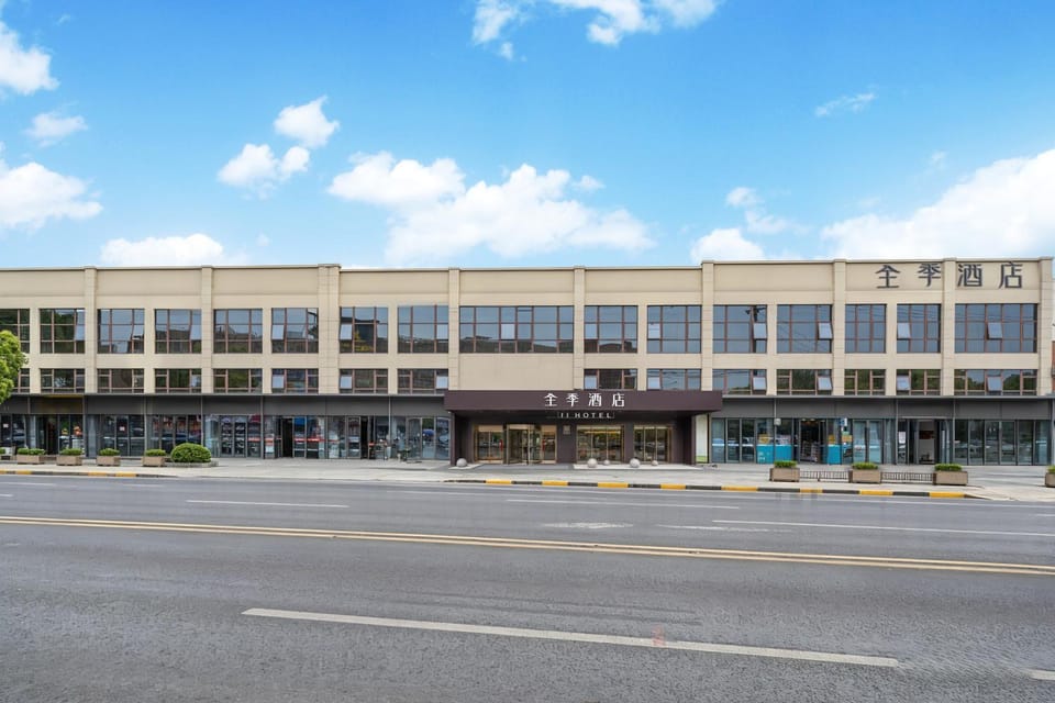 Property building, Day