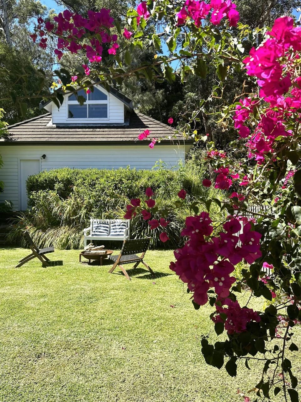 Pelican - Lake Views - Pet Friendly House in Smiths Lake