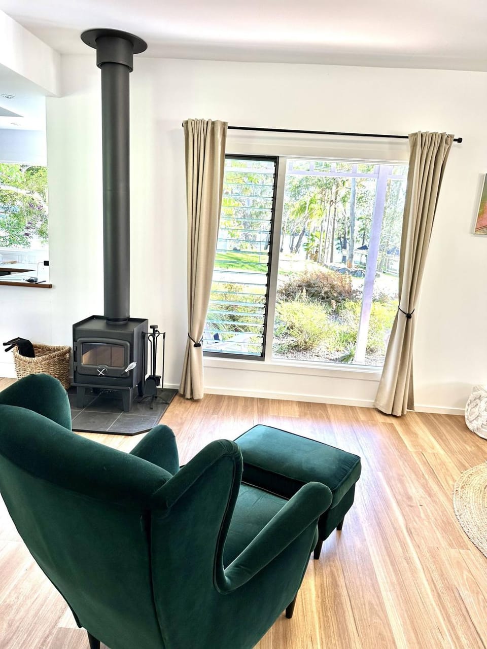 Pelican - Lake Views - Pet Friendly House in Smiths Lake