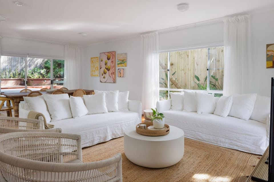 Lola - Blueys Beach House in Newman Avenue