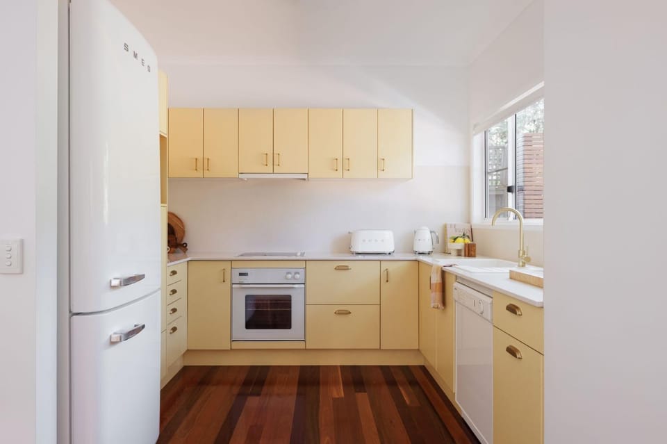 Lola - Blueys Beach House in Newman Avenue