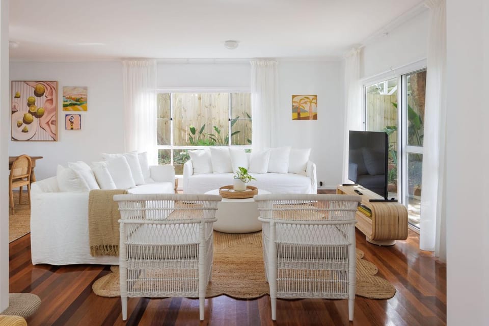 Lola - Blueys Beach House in Newman Avenue