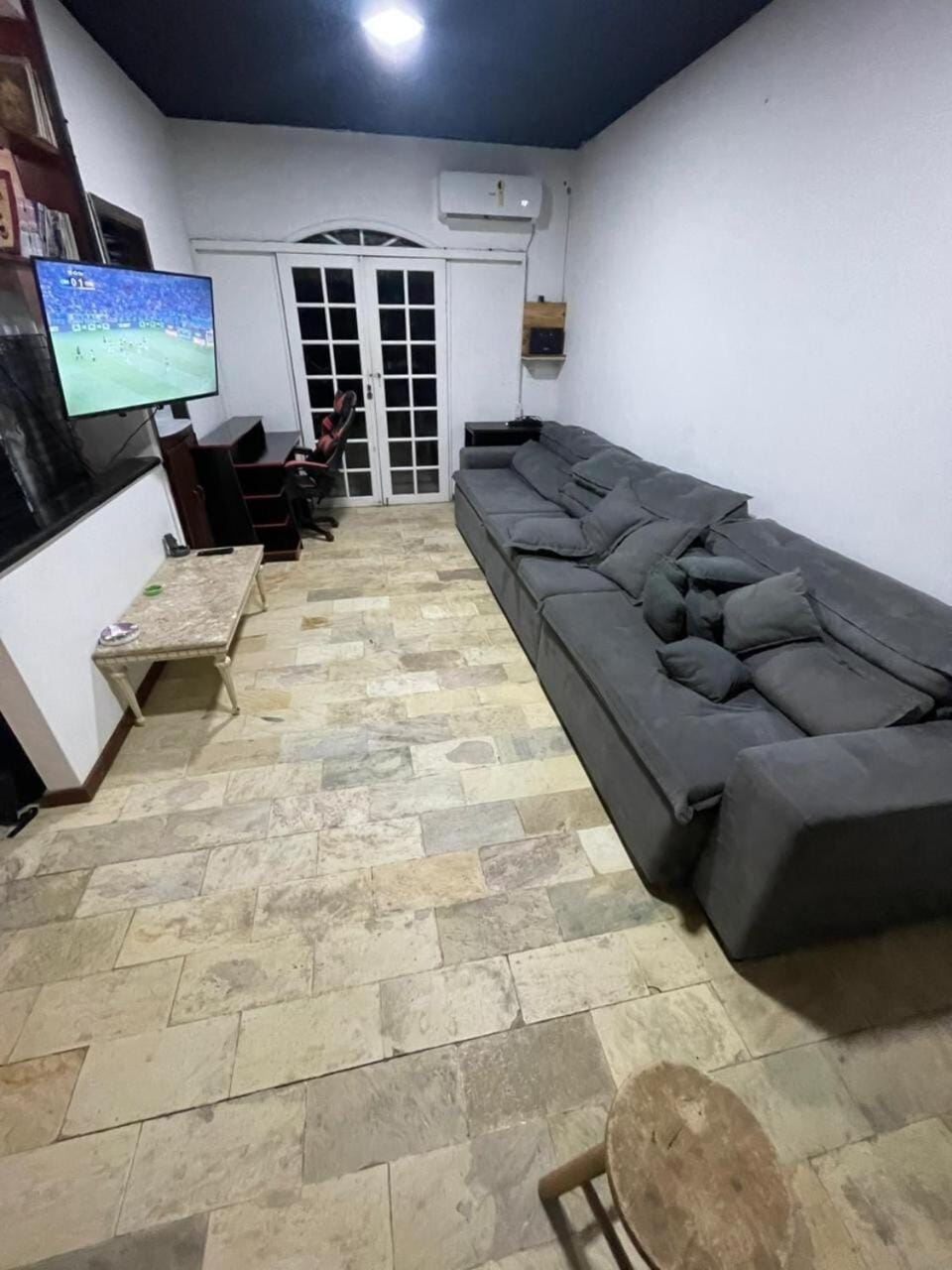 Communal lounge/ TV room, TV and multimedia, Living room, Seating area, Evening entertainment