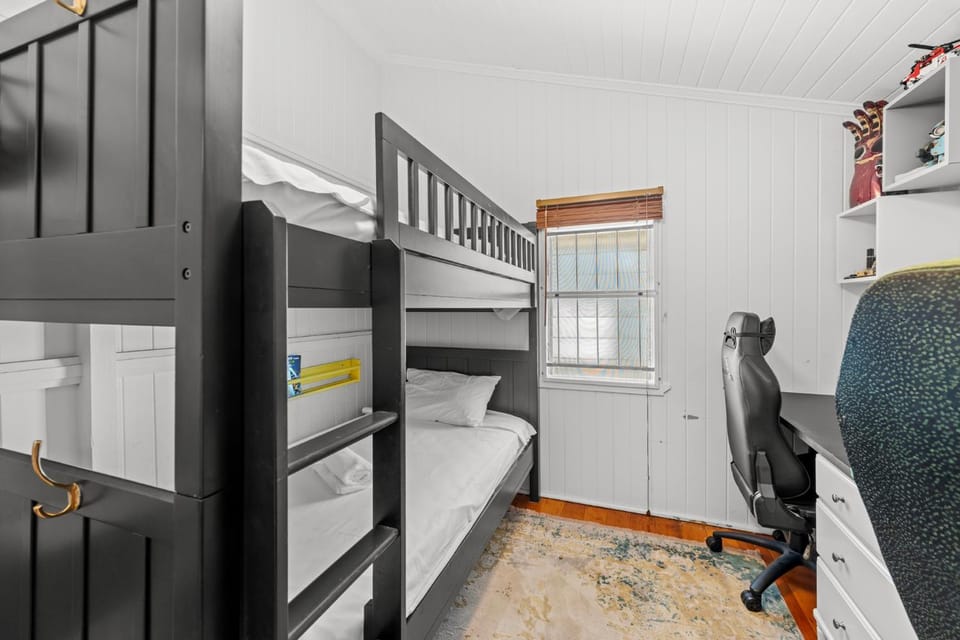 Bed, Bedroom, bunk bed