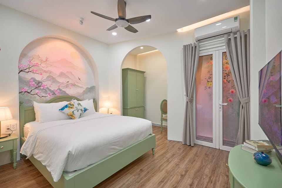 Photo of the whole room, Bedroom, wardrobe