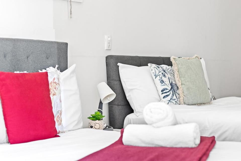 Quadruple Ensuite Room - Nearby Stations & Shops Bed and Breakfast in Lidcombe