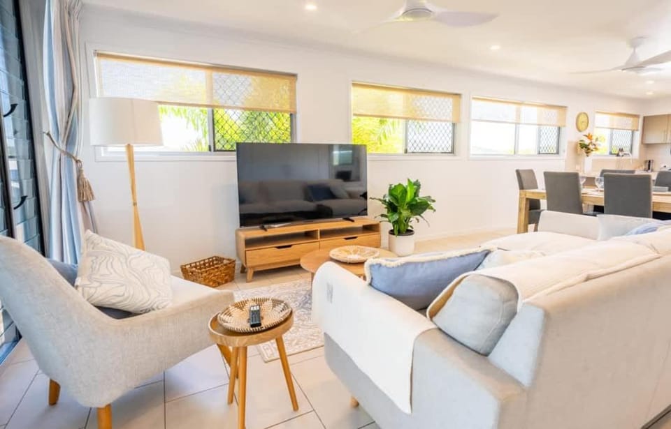 Ocean Breeze, Beach Access, Pool and Free Parking Apartment in Agnes Water