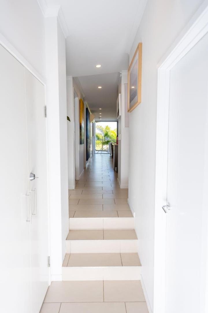 Ocean Breeze, Beach Access, Pool and Free Parking Apartment in Agnes Water