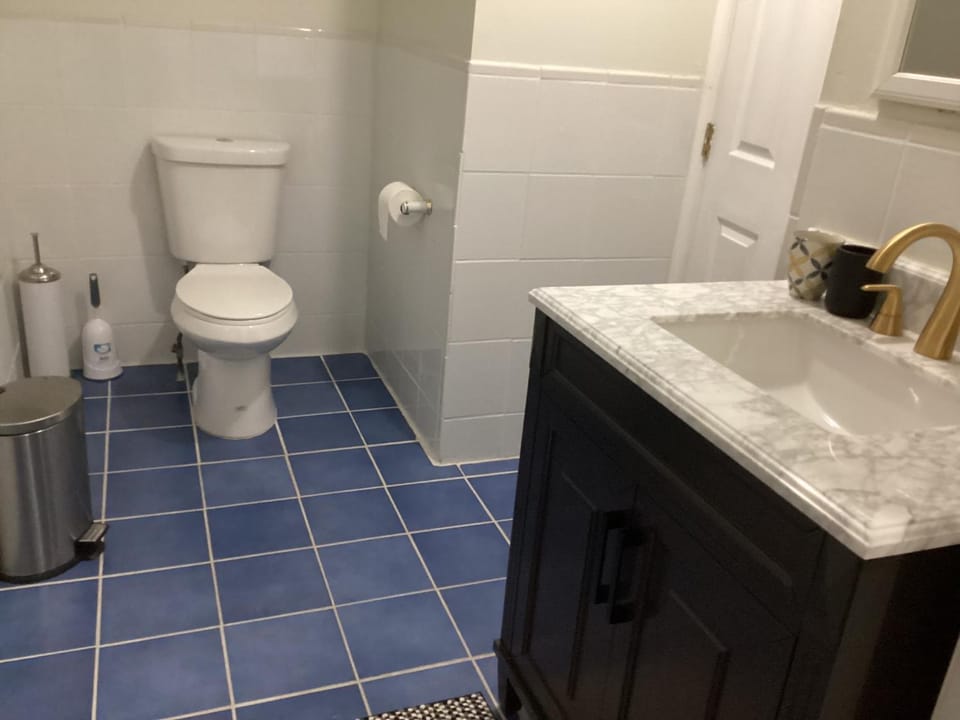 Private Suite with Private Bathroom step to Train &Buses in Boston Vacation rental in West Roxbury