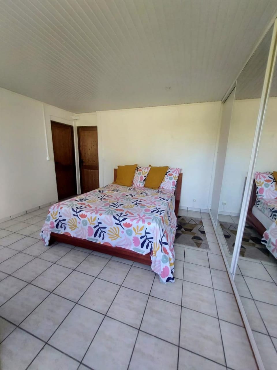 Bed, Bedroom, wardrobe, acessibility