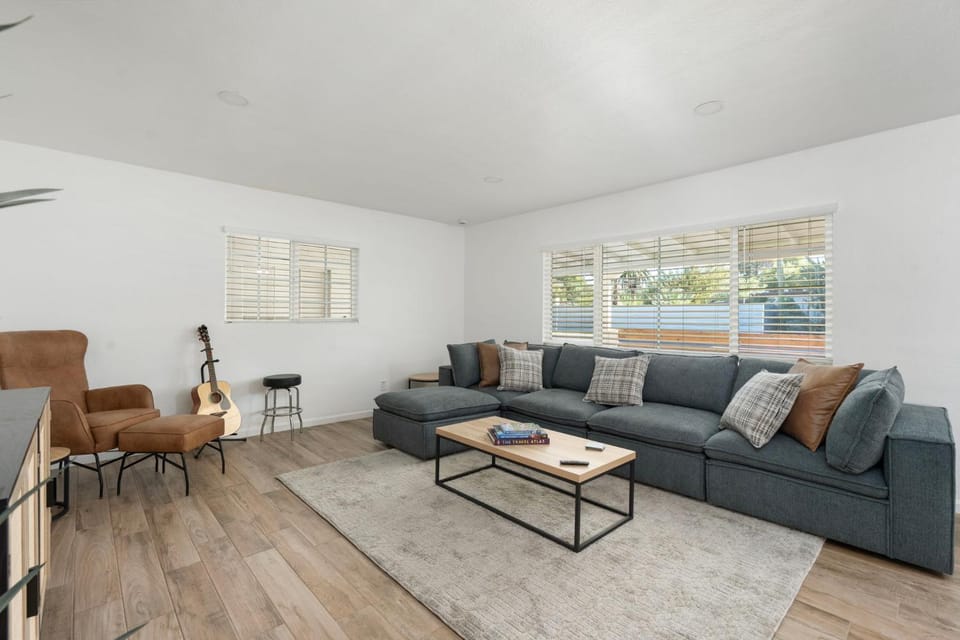 Encanto - 1 Mile to ASU Downtown, Hot Tub, Dogs OK House in Tempe